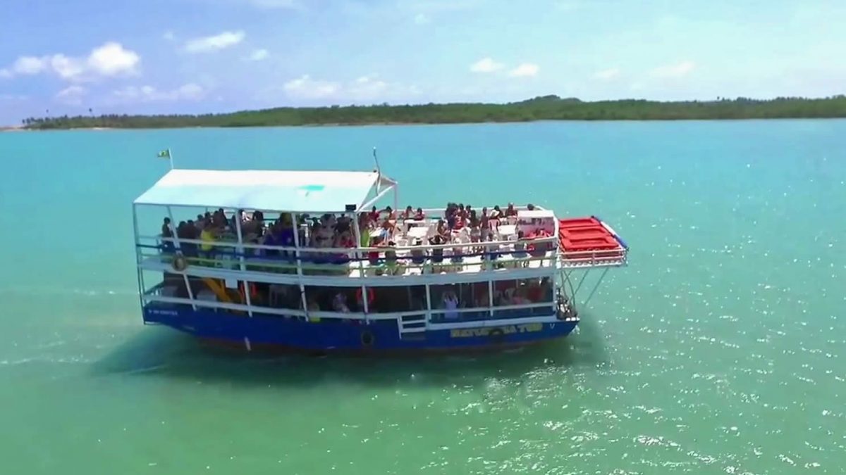 ● Passeio Tradicional - Aula Cultural pelo Mangue + Ilha da Restinga cabeca barco 1200x675 - ● Passeio Tradicional - Aula Cultural pelo Mangue + Ilha da Restinga