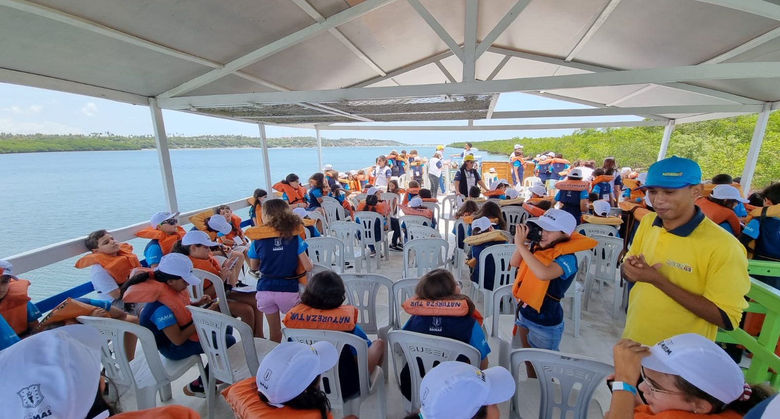 WhatsApp Image 2022 09 22 at 13.31.14 2 2 1600x860 - Barco Escola